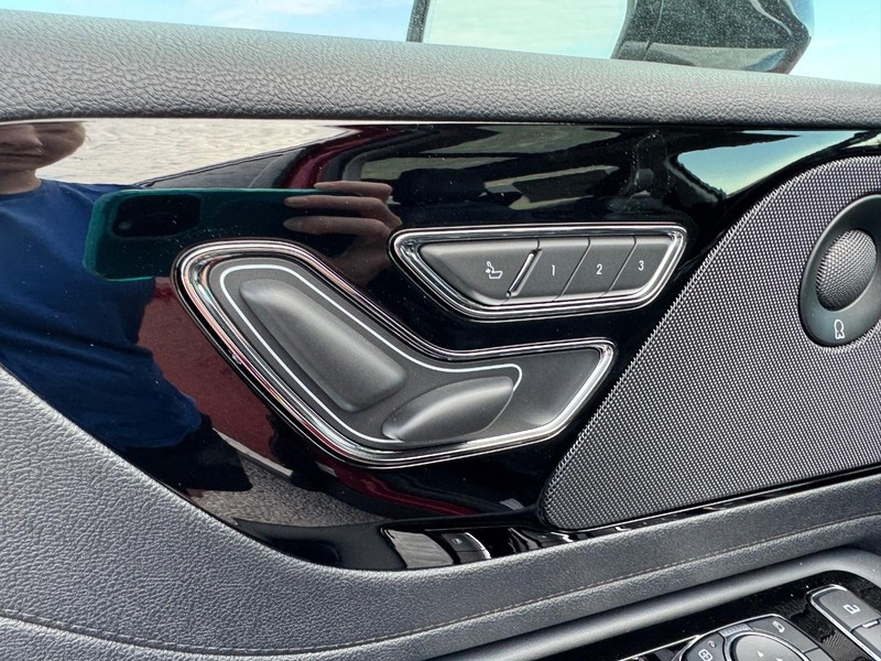 Lincoln Aviator Vehicle Full-screen Gallery Image 21