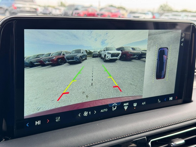 Lincoln Aviator Vehicle Full-screen Gallery Image 26