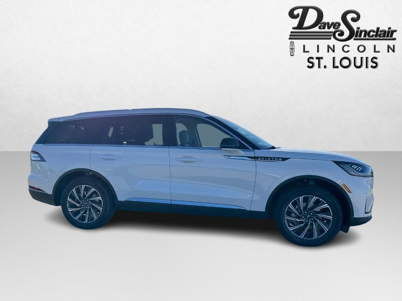 Lincoln Aviator Vehicle Full-screen Gallery Image 04