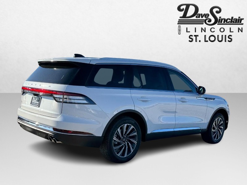 Lincoln Aviator Vehicle Full-screen Gallery Image 05