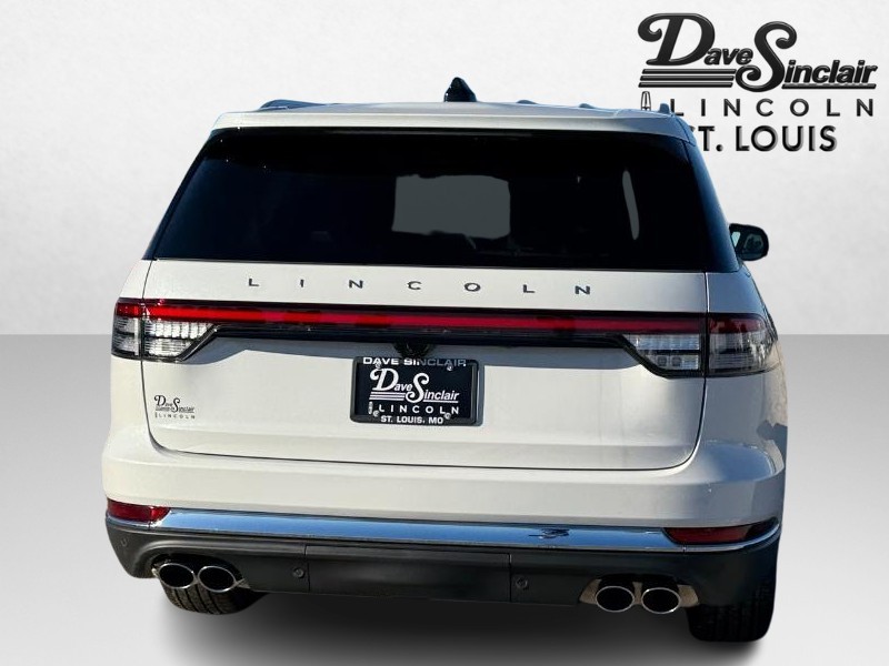 Lincoln Aviator Vehicle Full-screen Gallery Image 06