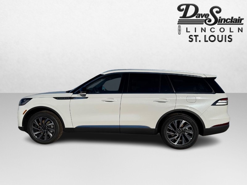 Lincoln Aviator Vehicle Full-screen Gallery Image 09