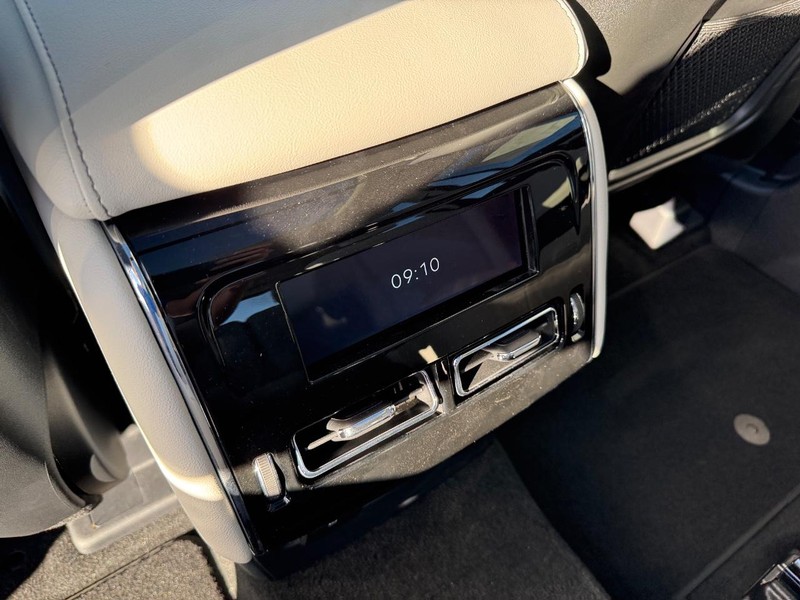 Lincoln Aviator Vehicle Full-screen Gallery Image 14