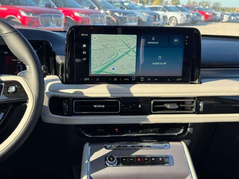 Lincoln Aviator Vehicle Full-screen Gallery Image 17