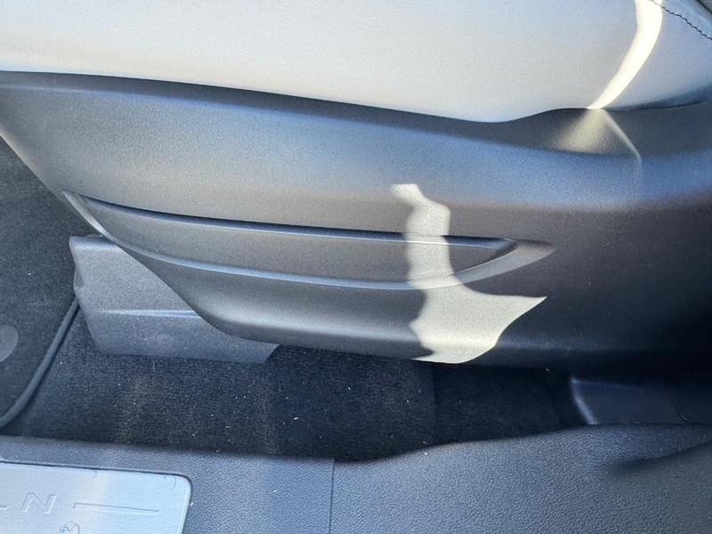 Lincoln Aviator Vehicle Full-screen Gallery Image 19