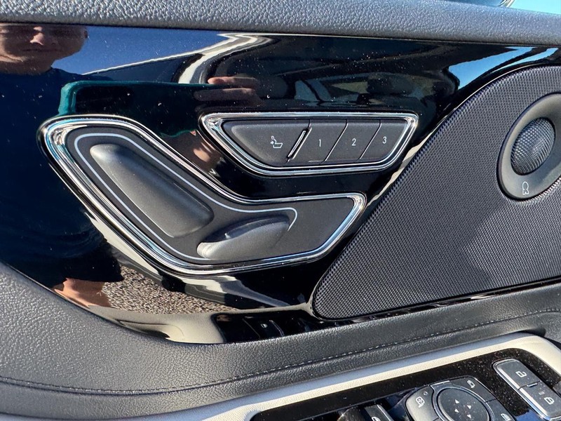 Lincoln Aviator Vehicle Full-screen Gallery Image 21