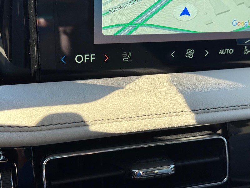 Lincoln Aviator Vehicle Full-screen Gallery Image 27