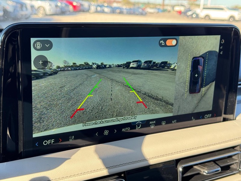 Lincoln Aviator Vehicle Full-screen Gallery Image 28