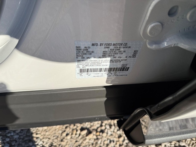 Lincoln Aviator Vehicle Full-screen Gallery Image 29