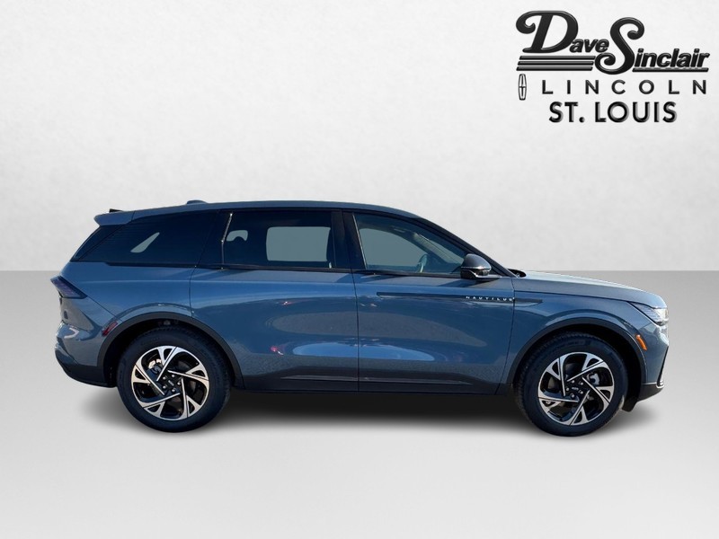 Lincoln Nautilus Vehicle Full-screen Gallery Image 04