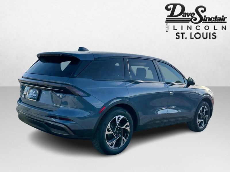 Lincoln Nautilus Vehicle Full-screen Gallery Image 05