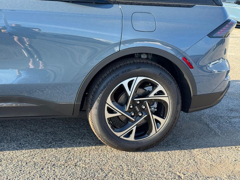 Lincoln Nautilus Vehicle Full-screen Gallery Image 10