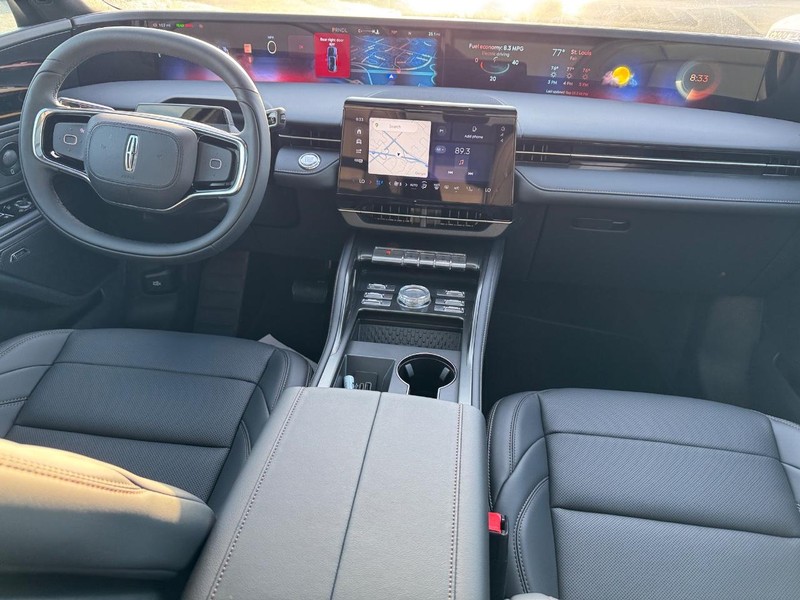 Lincoln Nautilus Vehicle Full-screen Gallery Image 14