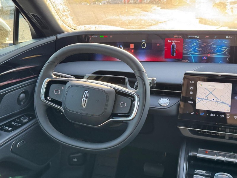 Lincoln Nautilus Vehicle Full-screen Gallery Image 15