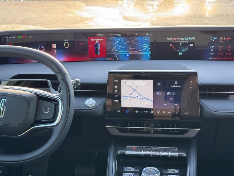 Lincoln Nautilus Vehicle Full-screen Gallery Image 16