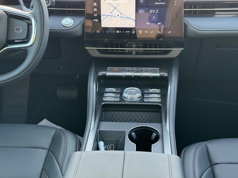 Lincoln Nautilus Vehicle Full-screen Gallery Image 17