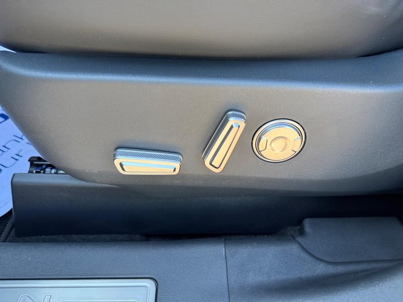 Lincoln Nautilus Vehicle Full-screen Gallery Image 18