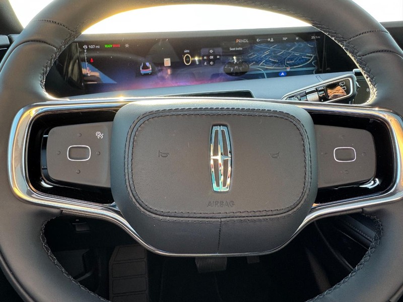 Lincoln Nautilus Vehicle Full-screen Gallery Image 21