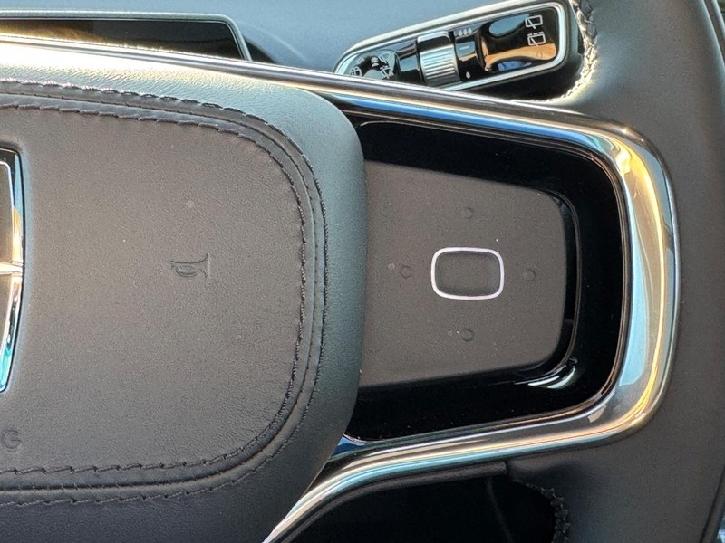 Lincoln Nautilus Vehicle Full-screen Gallery Image 23