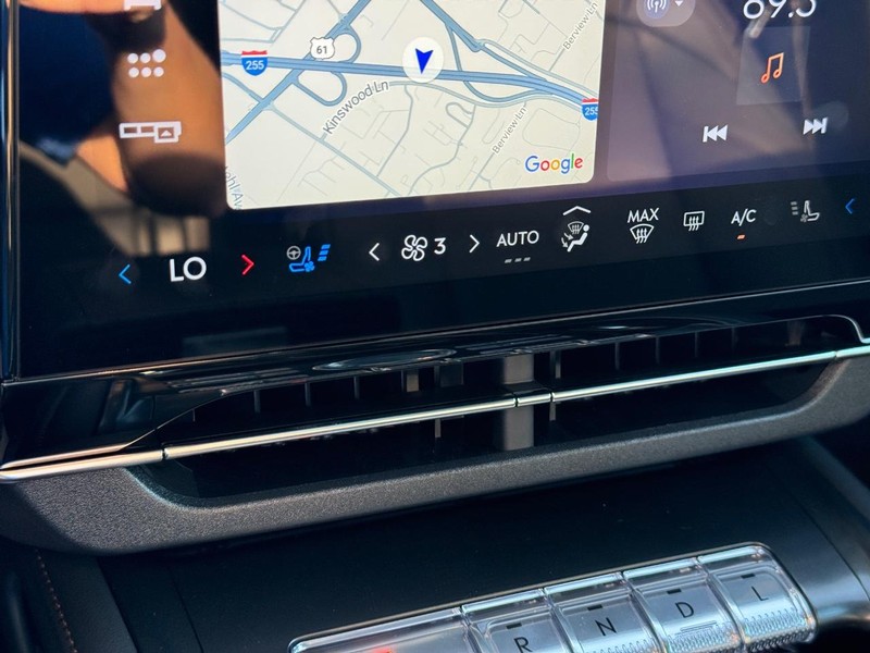 Lincoln Nautilus Vehicle Full-screen Gallery Image 25