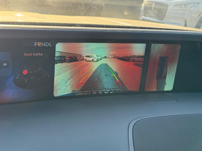 Lincoln Nautilus Vehicle Full-screen Gallery Image 26