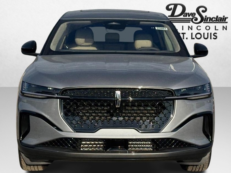 Lincoln Nautilus Vehicle Full-screen Gallery Image 02