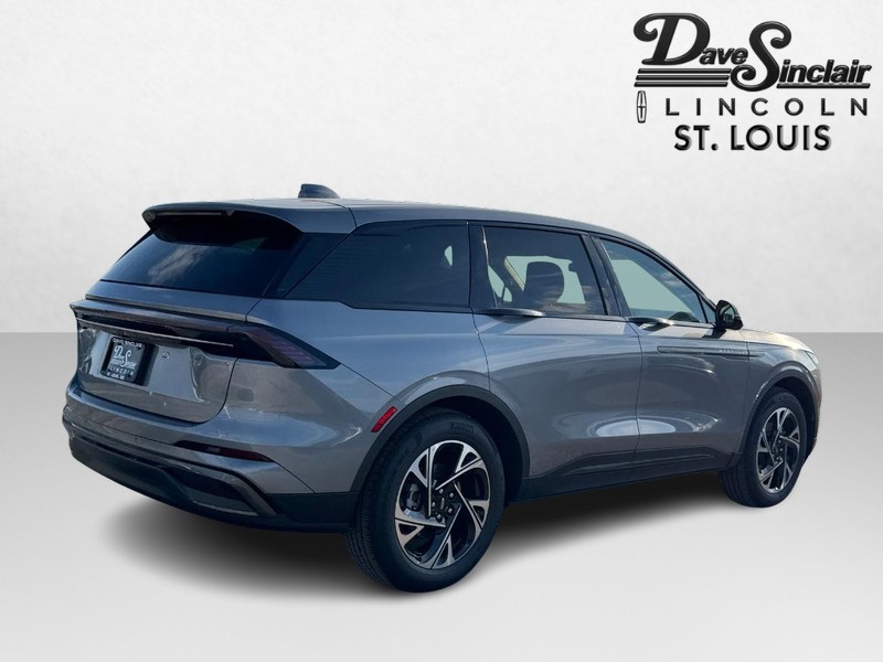 Lincoln Nautilus Vehicle Full-screen Gallery Image 05