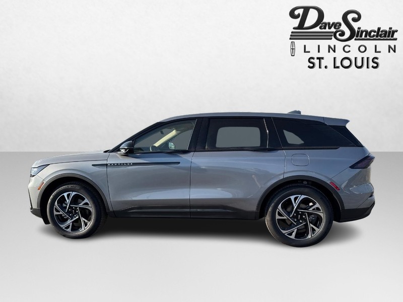 Lincoln Nautilus Vehicle Full-screen Gallery Image 09