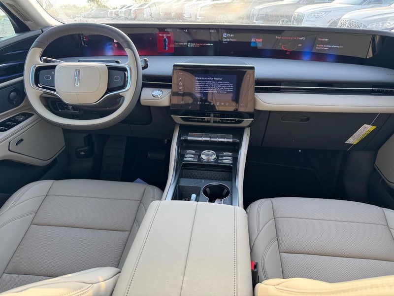 Lincoln Nautilus Vehicle Full-screen Gallery Image 13