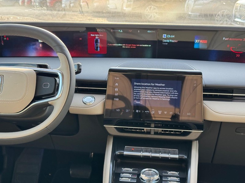 Lincoln Nautilus Vehicle Full-screen Gallery Image 15