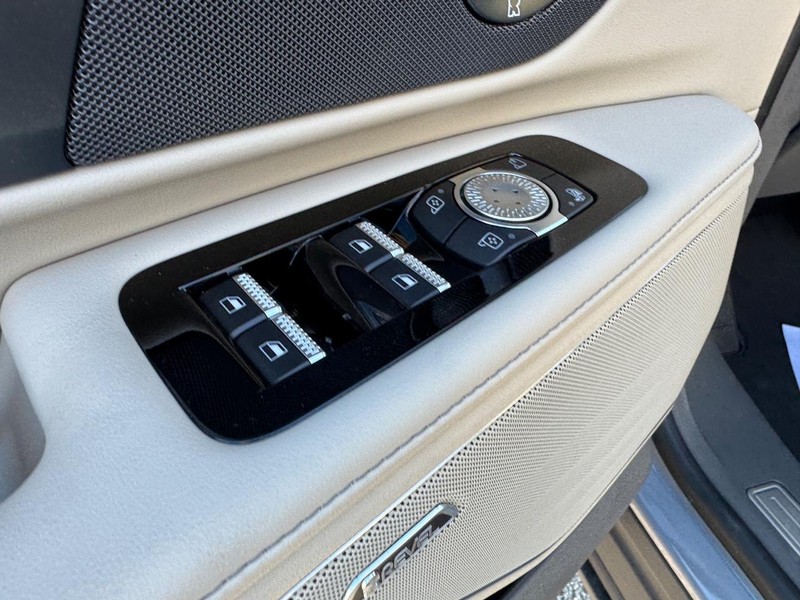 Lincoln Nautilus Vehicle Full-screen Gallery Image 18