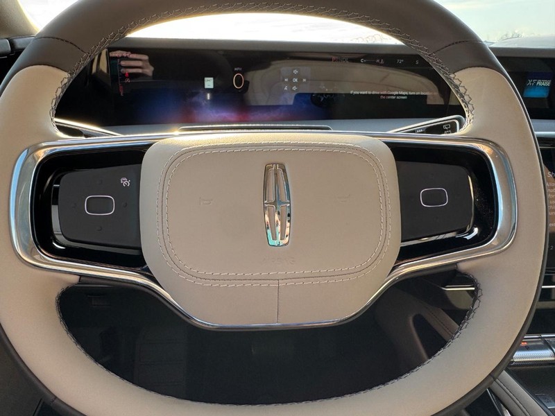 Lincoln Nautilus Vehicle Full-screen Gallery Image 20