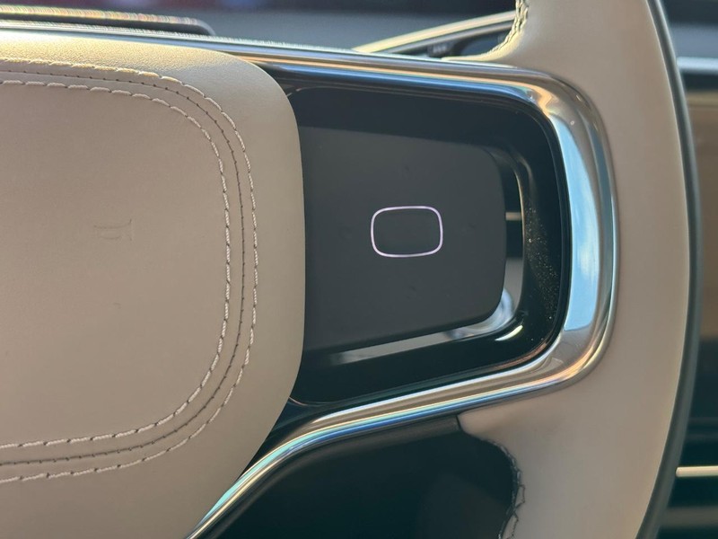 Lincoln Nautilus Vehicle Full-screen Gallery Image 22