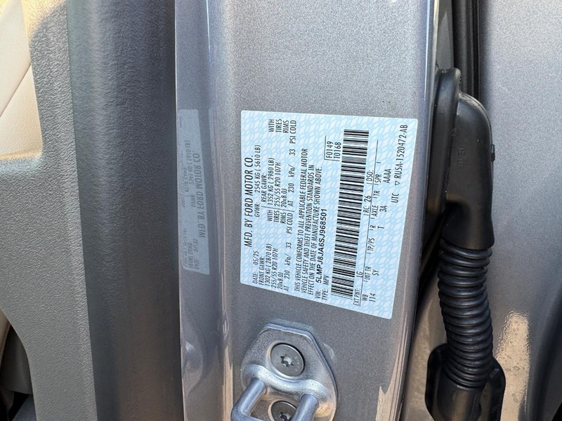 Lincoln Nautilus Vehicle Full-screen Gallery Image 25