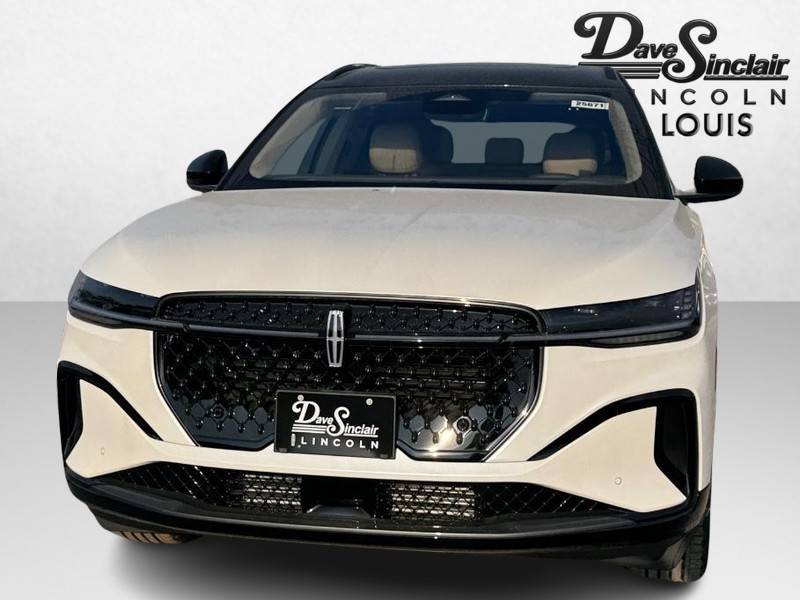 Lincoln Nautilus Vehicle Full-screen Gallery Image 02