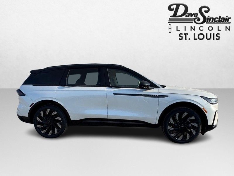 Lincoln Nautilus Vehicle Full-screen Gallery Image 04