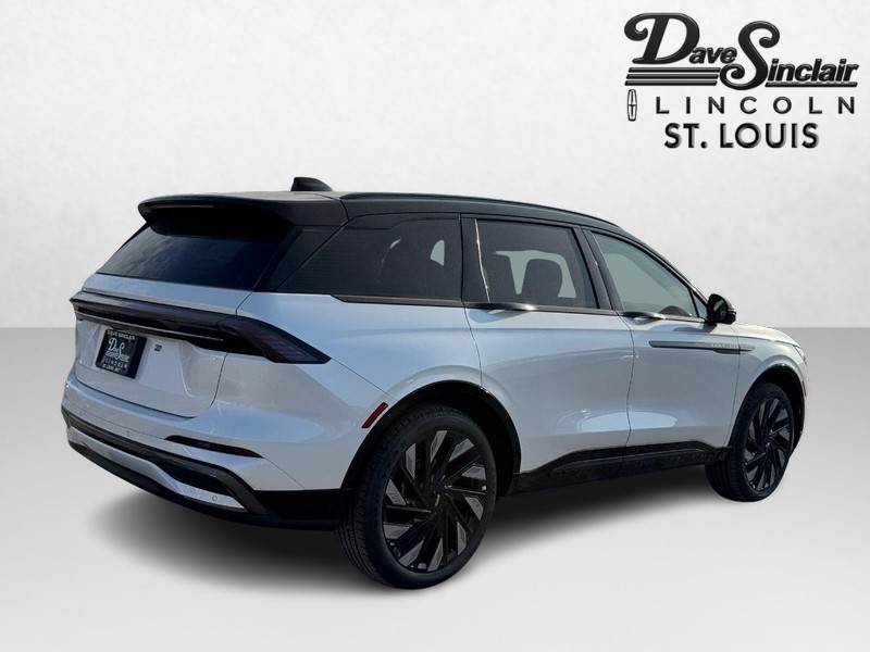 Lincoln Nautilus Vehicle Full-screen Gallery Image 05