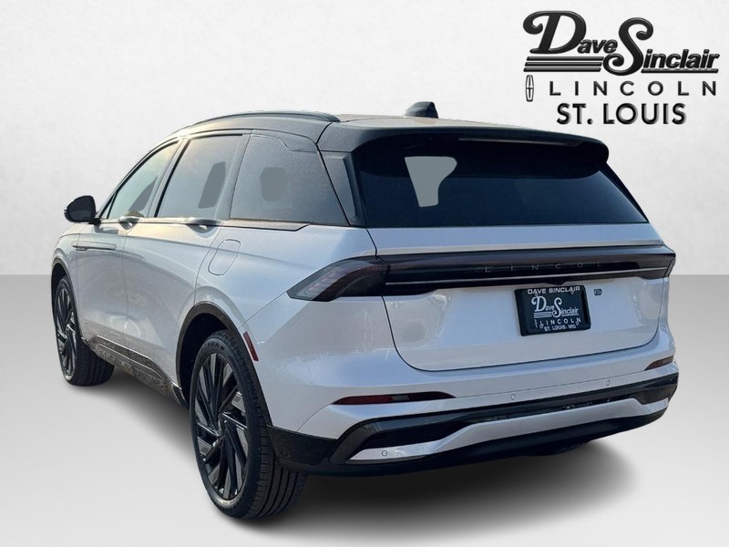 Lincoln Nautilus Vehicle Full-screen Gallery Image 07