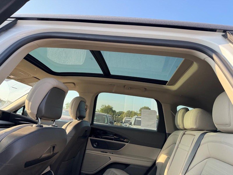 Lincoln Nautilus Vehicle Full-screen Gallery Image 12