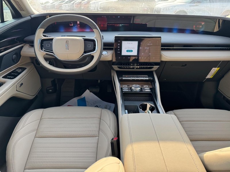 Lincoln Nautilus Vehicle Full-screen Gallery Image 13