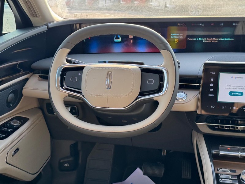 Lincoln Nautilus Vehicle Full-screen Gallery Image 14