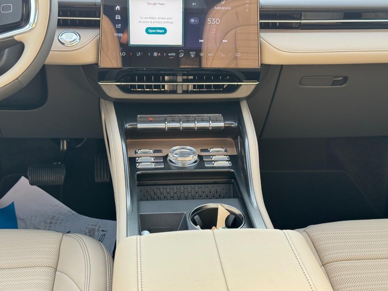 Lincoln Nautilus Vehicle Full-screen Gallery Image 16