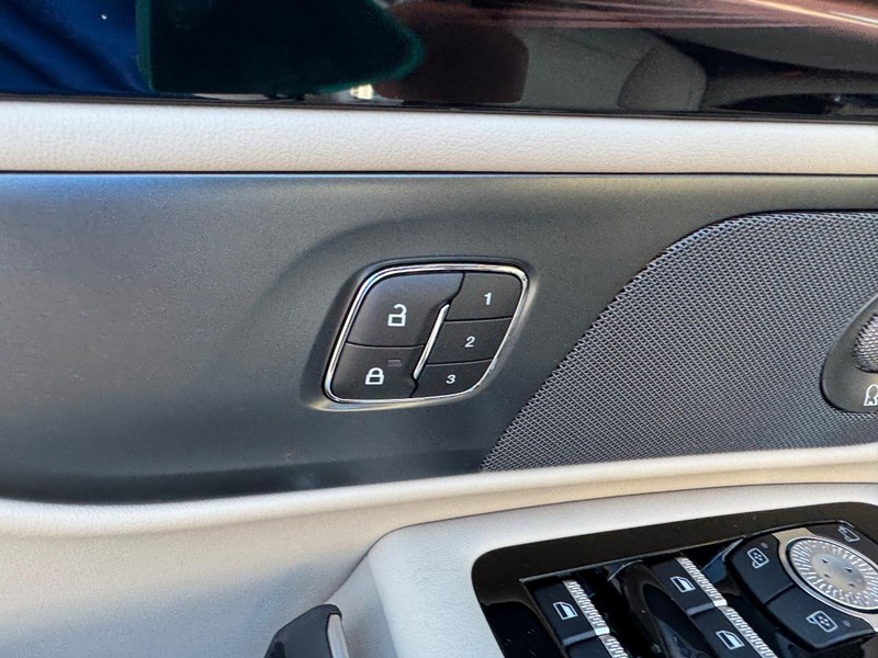 Lincoln Nautilus Vehicle Full-screen Gallery Image 19