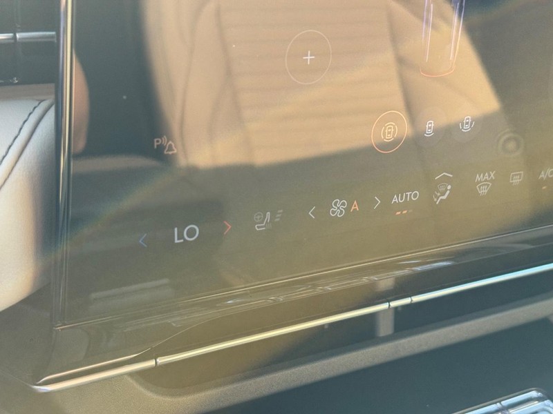 Lincoln Nautilus Vehicle Full-screen Gallery Image 23