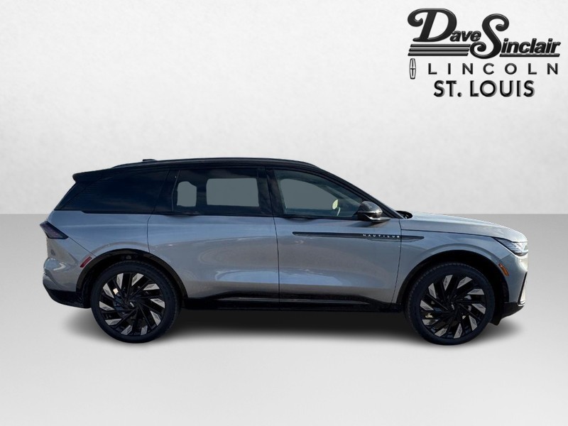 Lincoln Nautilus Vehicle Full-screen Gallery Image 04