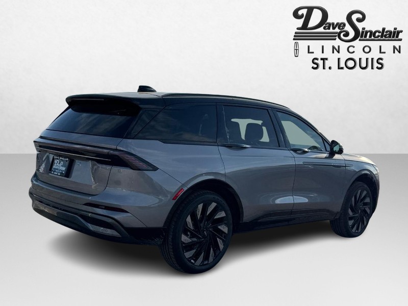 Lincoln Nautilus Vehicle Full-screen Gallery Image 05