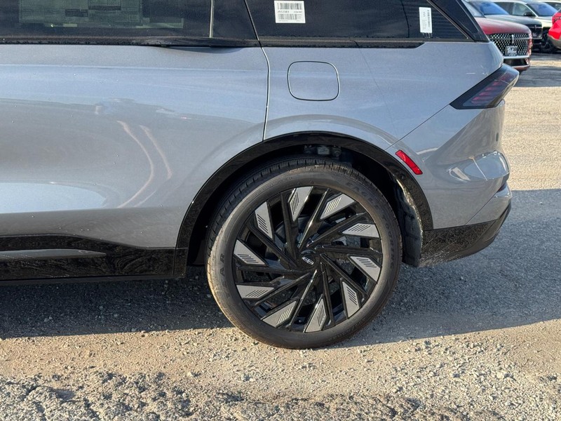 Lincoln Nautilus Vehicle Full-screen Gallery Image 10