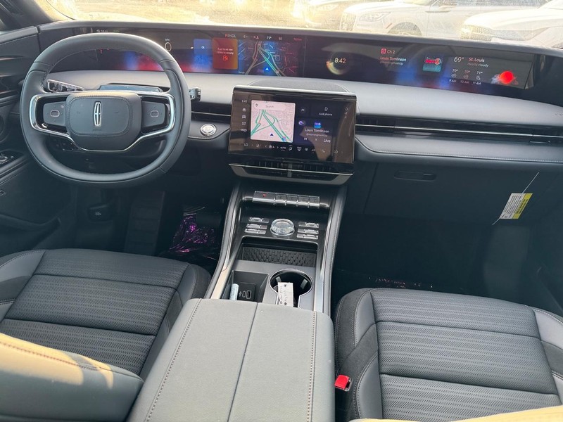 Lincoln Nautilus Vehicle Full-screen Gallery Image 13