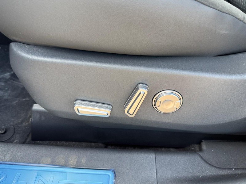 Lincoln Nautilus Vehicle Full-screen Gallery Image 17