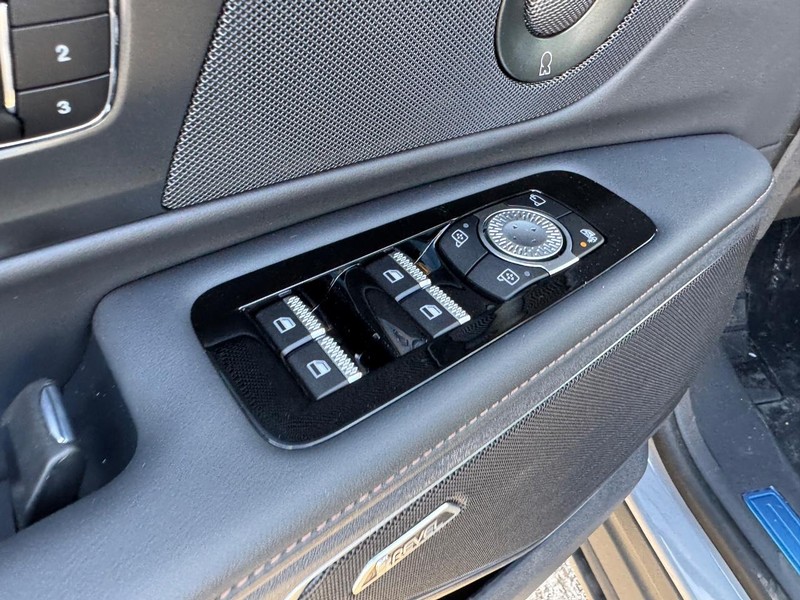 Lincoln Nautilus Vehicle Full-screen Gallery Image 18